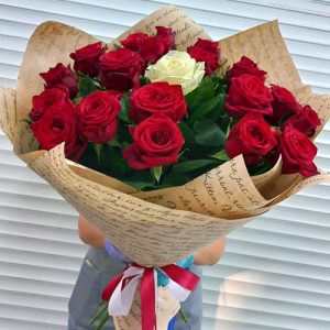 21 роза в букете Принцесса фото