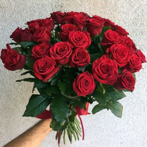33 красные розы букет