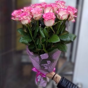 15 розовых роз Джумилия в Сумах фото