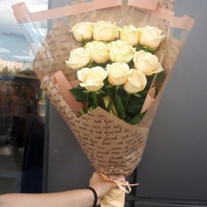 букет 11 кремовых роз