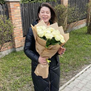 букет 21 белая роза