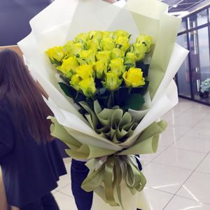Букет из 25 жёлтых роз в Сумах фото