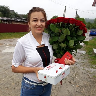 живе фото товару "51 красная роза"