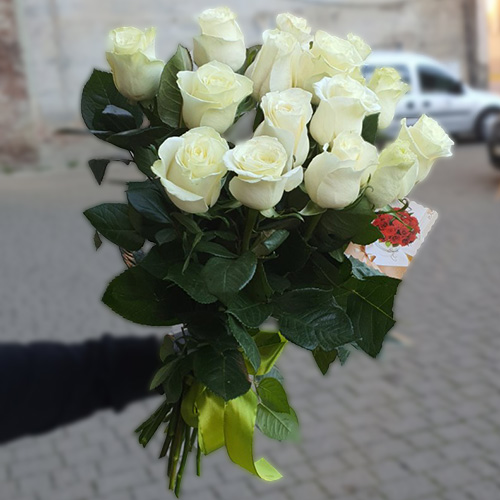святковий букет з 15 білих роз фото